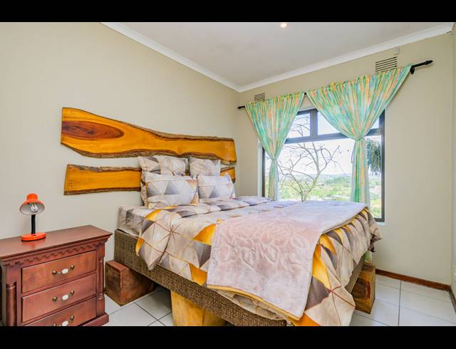 8 BEDROOM HOUSE FOR SALE IN COWIES HILL